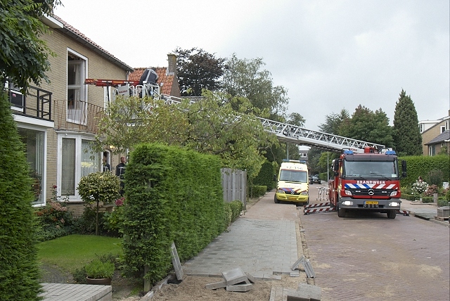 2010/233/GB 20100910 006 Leeuwenhoekstraat afhijsen.jpg